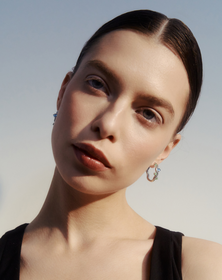 woman-with-green-bag