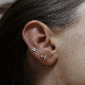 gold stud earrings with diamonds