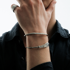 Arrow bracelet with silver coating