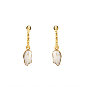 Gold-plated earrings with pearl