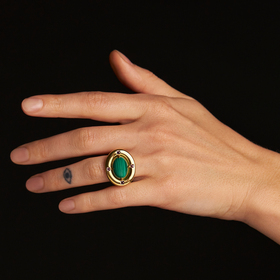 Oval gold-plated silver ring with malachite and amethysts