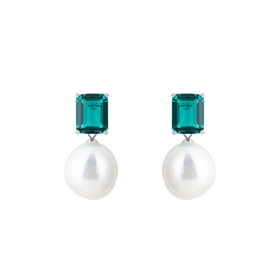 Earrings with green crystals and pearls