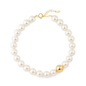 Pearl bead necklace with an accent golden bead