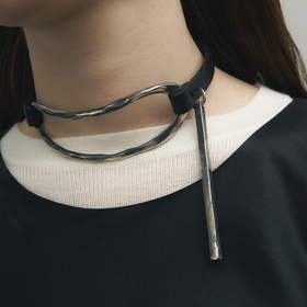 Leather choker with pendant