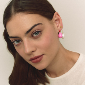 Golden drop earrings with pearl pendants