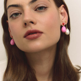 Golden drop earrings with pearl pendants