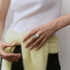 Gold-plated signet ring with mother-of-pearl fish cameo