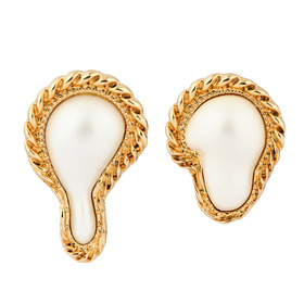 Gold-plated clip-on earrings with molten pearls