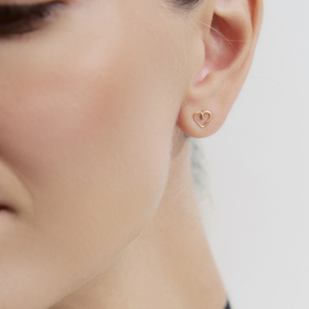 Gold heart stud earring