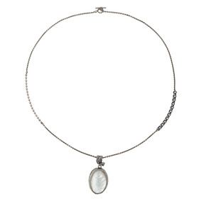 Necklace made of silver with mother of pearl and glass