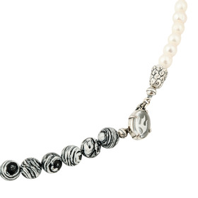 Necklace made of pearls and two-tone onyx. 100 cm