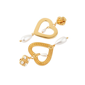 Gold-plated clips in the form of hearts