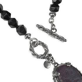 Necklace made of silver with onyx, spinel and griffin pattern