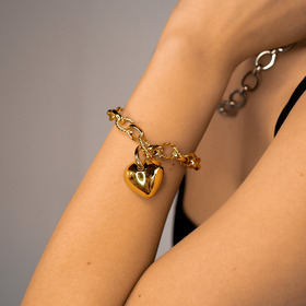 gold-tone chain bracelet with heart pendant