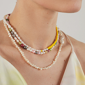Necklace made of elongated pearls and yellow beads