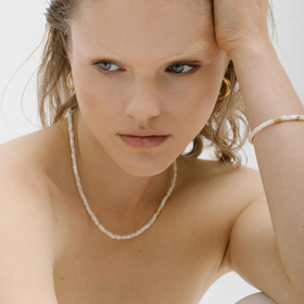 Pearl necklace with gold