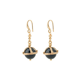Gold-plated earrings with round onyx