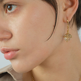 Gold-plated earrings with round crystals