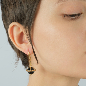 Gold-plated earrings with round onyx