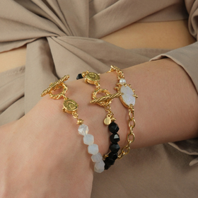 Gold-plated bracelet with white onyx