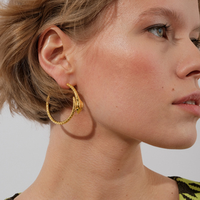 gold-plated serpiente hoop earrings