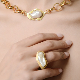 Gold-plated ring with mother-of-pearl insert