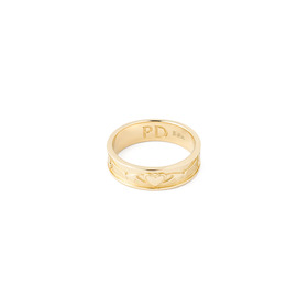 women’s yellow gold claddagh ring