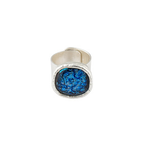 Cabochon ring made of dichroic blue glass