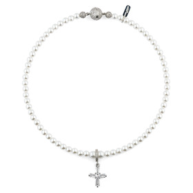 Mamori Pearl necklace with a cubic zirconia cross