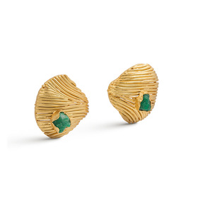 Gold-plated shell earrings with emerald