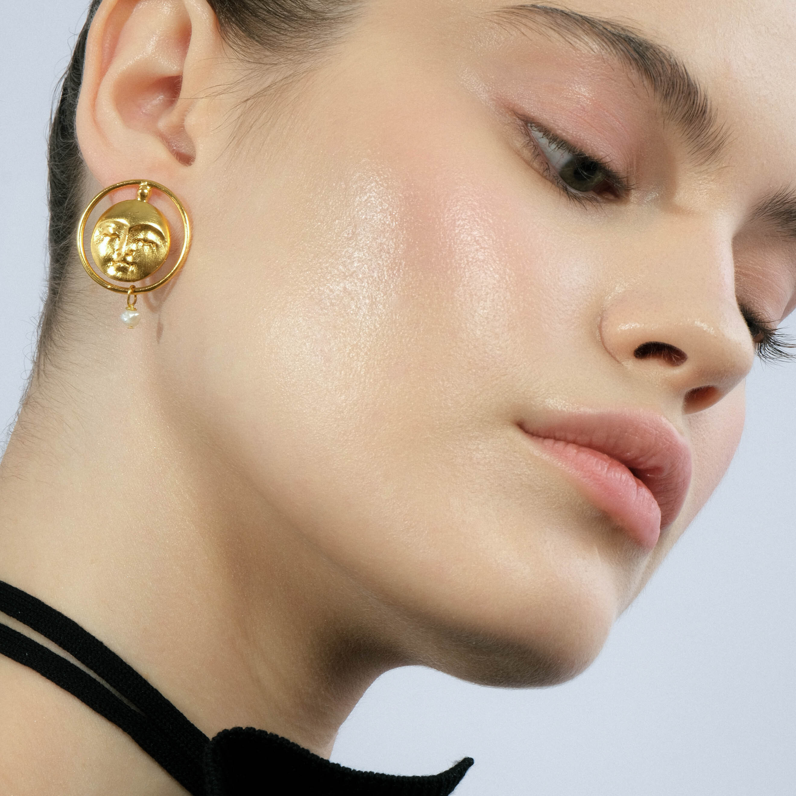 Golden round earrings with a round moon – buy at Poison Drop online store,  SKU 45565.