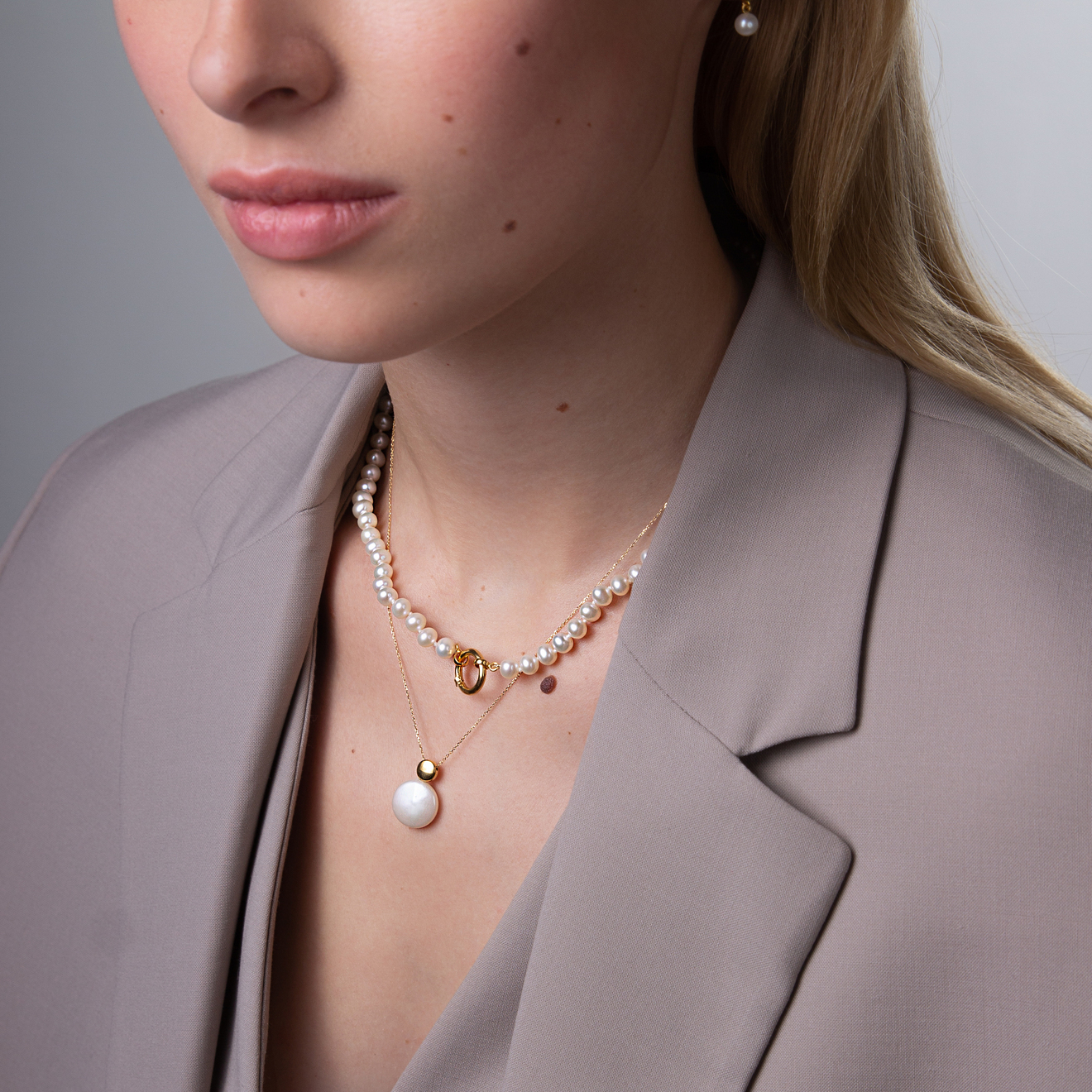 Hold necklace made of pearls and gold – buy at Poison Drop online store,  SKU