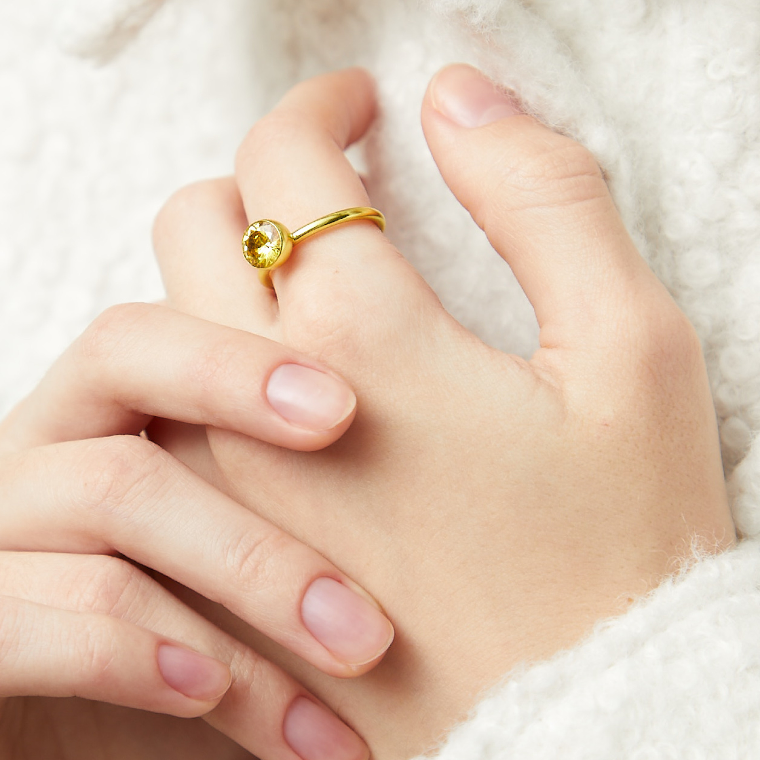 Yellow silver ring outlet
