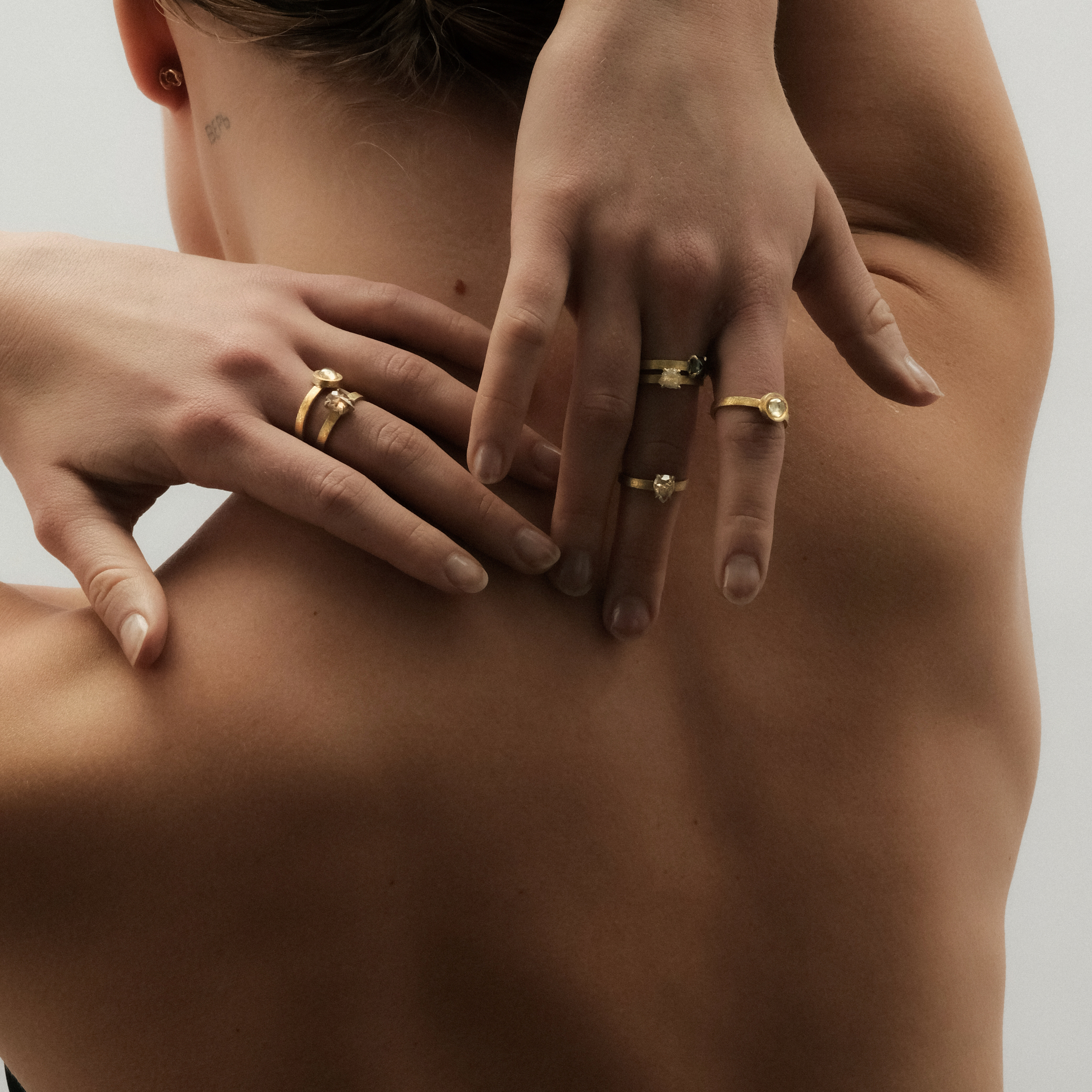 Light yellow gold ring top